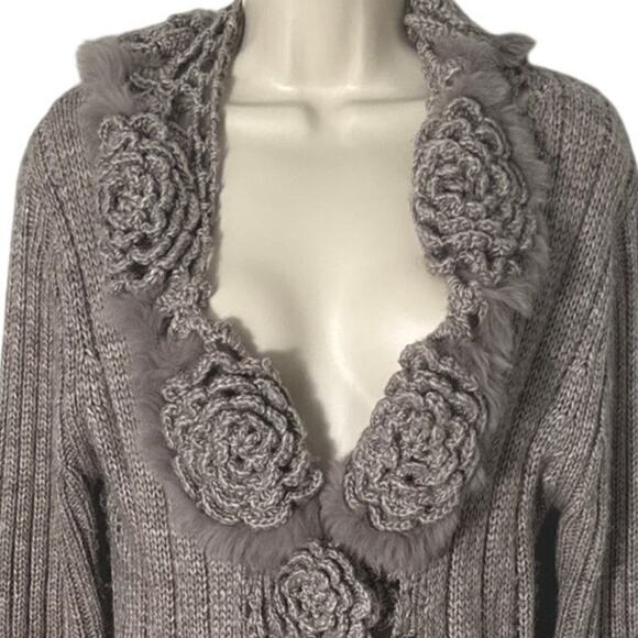 Vintage Taupe Gray Floral Faux Fur Trimmed Crochet Cardigan Toggle Closure XS/S - Picture 6 of 8